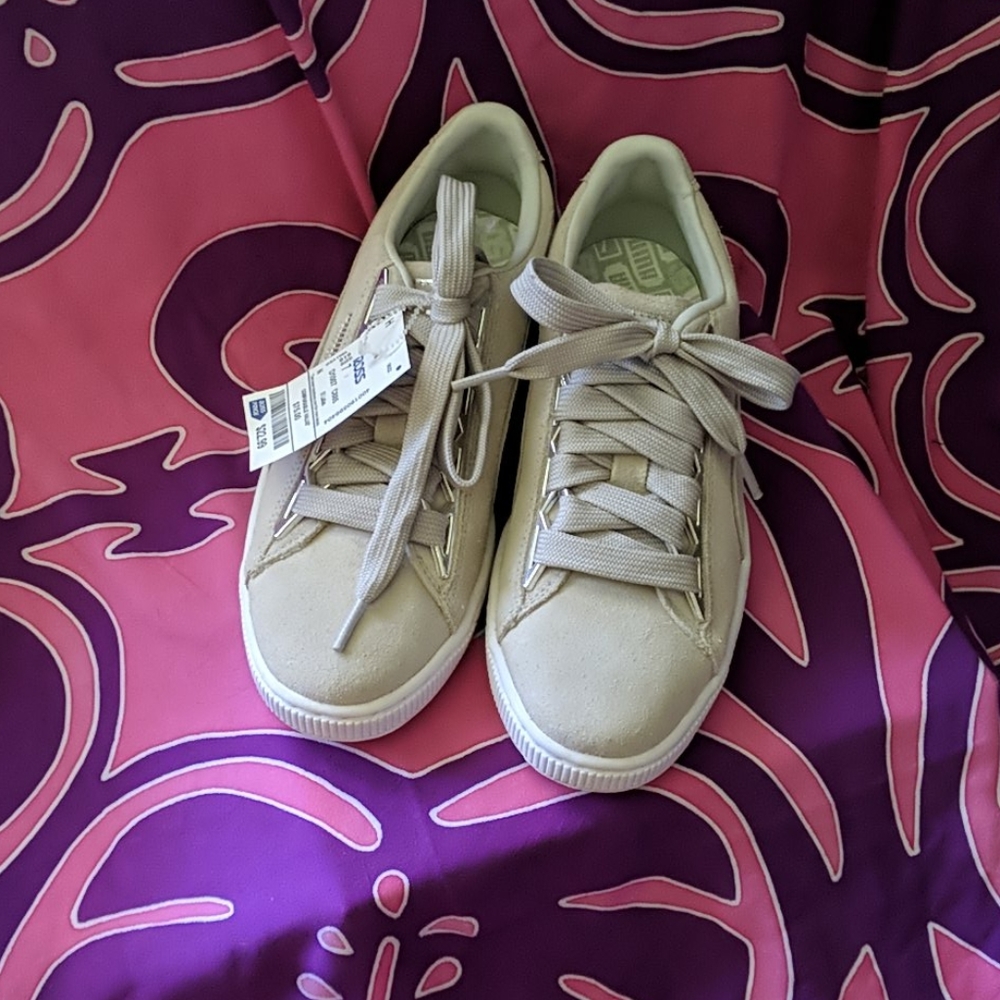 Never Worn. Cute Puma Sneakers